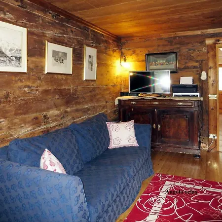 シャレー Martina